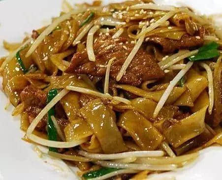 宵夜冇干炒牛河,点对得住辛苦嘅今日! 宵夜冇干炒牛河,点对得住辛苦嘅今日!