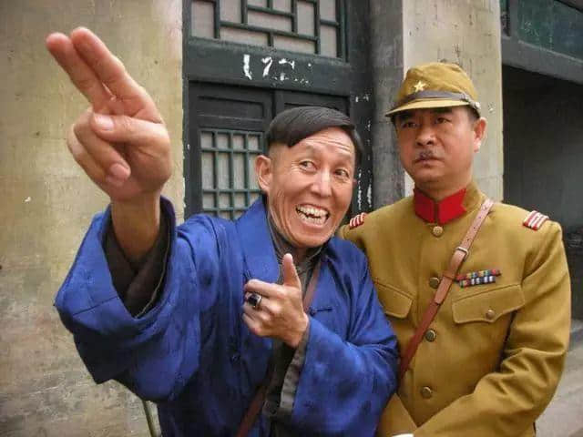 宵夜冇干炒牛河,点对得住辛苦嘅今日! 宵夜冇干炒牛河,点对得住辛苦嘅今日!