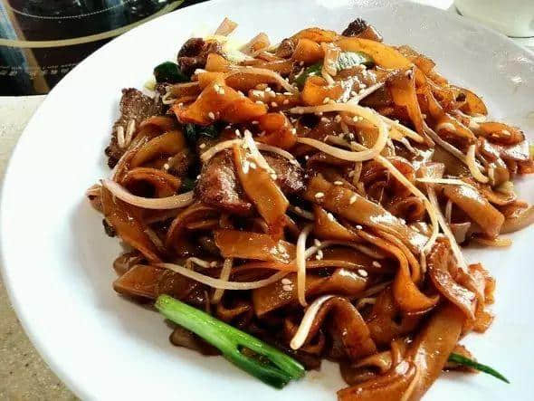 宵夜冇干炒牛河,点对得住辛苦嘅今日! 宵夜冇干炒牛河,点对得住辛苦嘅今日!