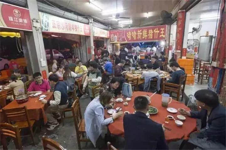 宵夜冇干炒牛河,点对得住辛苦嘅今日! 宵夜冇干炒牛河,点对得住辛苦嘅今日!