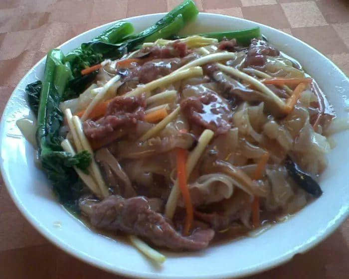 宵夜冇干炒牛河,点对得住辛苦嘅今日! 宵夜冇干炒牛河,点对得住辛苦嘅今日!