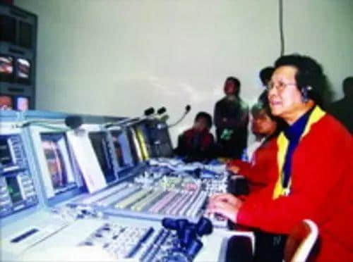 最好睇嘅广东综艺节目,喺你出世之前就已经上演…… 最好睇嘅广东综艺节目,喺你出世之前就已经上演……