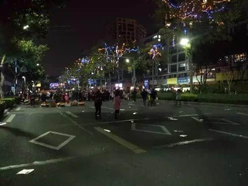 原来“行通济”,即系人人攞住风车嘅体育西 原来“行通济”,即系人人攞住风车嘅体育西