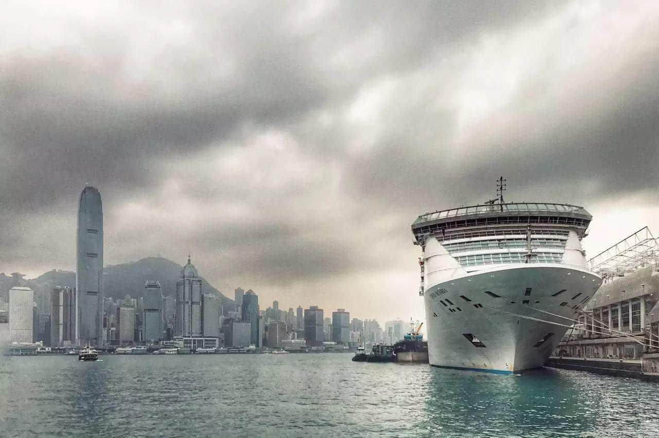 昨夜的遊輪上…… 昨夜的遊輪上……