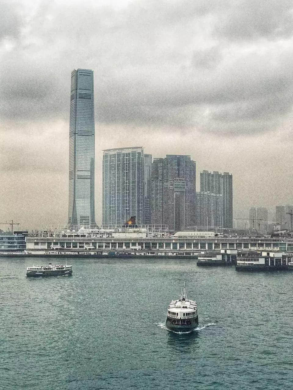 昨夜的遊輪上…… 昨夜的遊輪上……