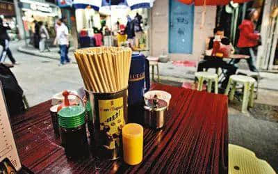 你食嘅究竟系「大牌档」定「大排档」? 你食嘅究竟系「大牌档」定「大排档」?