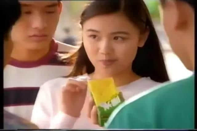 “乜咁啱嘅”,原来我哋都系睇「阳光柠檬茶」广告长大 “乜咁啱嘅”,原来我哋都系睇「阳光柠檬茶」广告长大