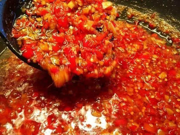 “唔使加辣了,唔该!” “唔使加辣了,唔该!”