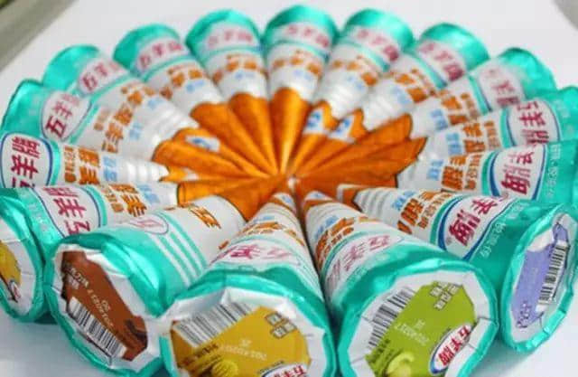 打开士多雪柜,你第一个攞起嘅雪糕系咩? 打开士多雪柜,你第一个攞起嘅雪糕系咩?