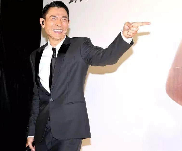 吓到全网男人寻晚通宵换头像 吓到全网男人寻晚通宵换头像