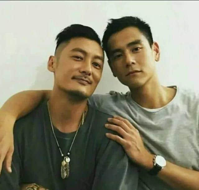 吓到全网男人寻晚通宵换头像 吓到全网男人寻晚通宵换头像