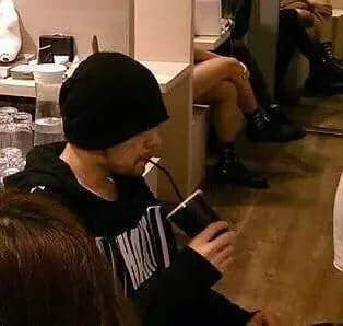 我与周杰伦的共通点:大家都是被奶茶毁掉的年轻一代 我与周杰伦的共通点:大家都是被奶茶毁掉的年轻一代