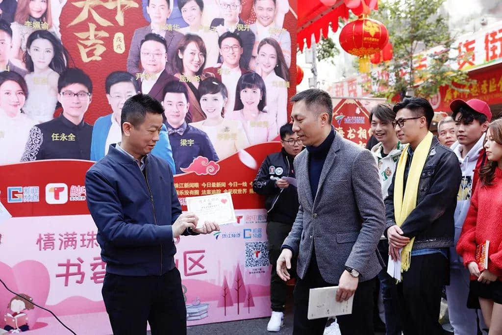 邊個話新年流流就唔可以送書嘎? 邊個話新年流流就唔可以送書嘎?