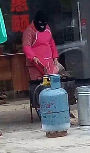 广东人:我哋唔care有冇蓝月,只求天气回暖 广东人:我哋唔care有冇蓝月,只求天气回暖