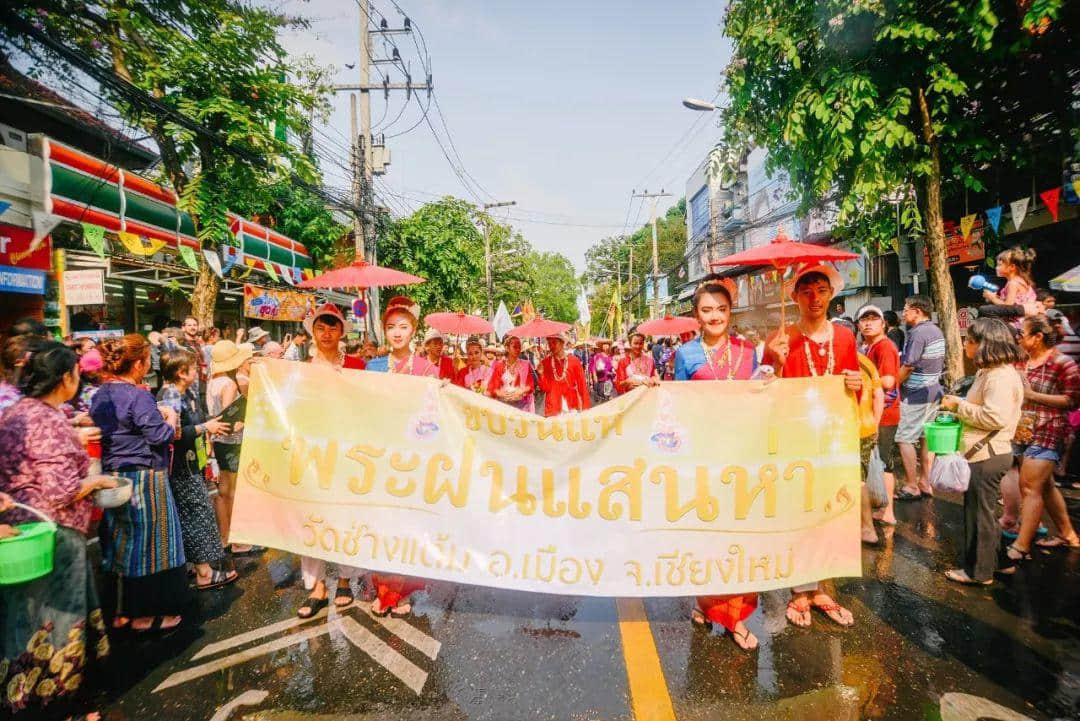 你有一份“湿身指南”等待领取 你有一份“湿身指南”等待领取