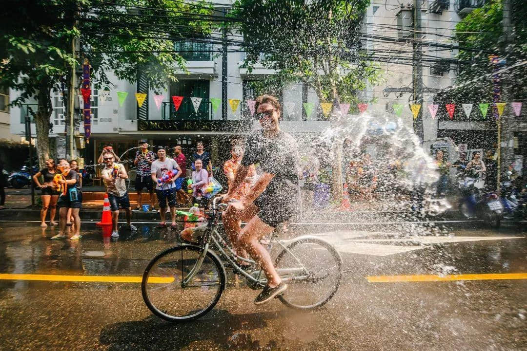 你有一份“湿身指南”等待领取 你有一份“湿身指南”等待领取