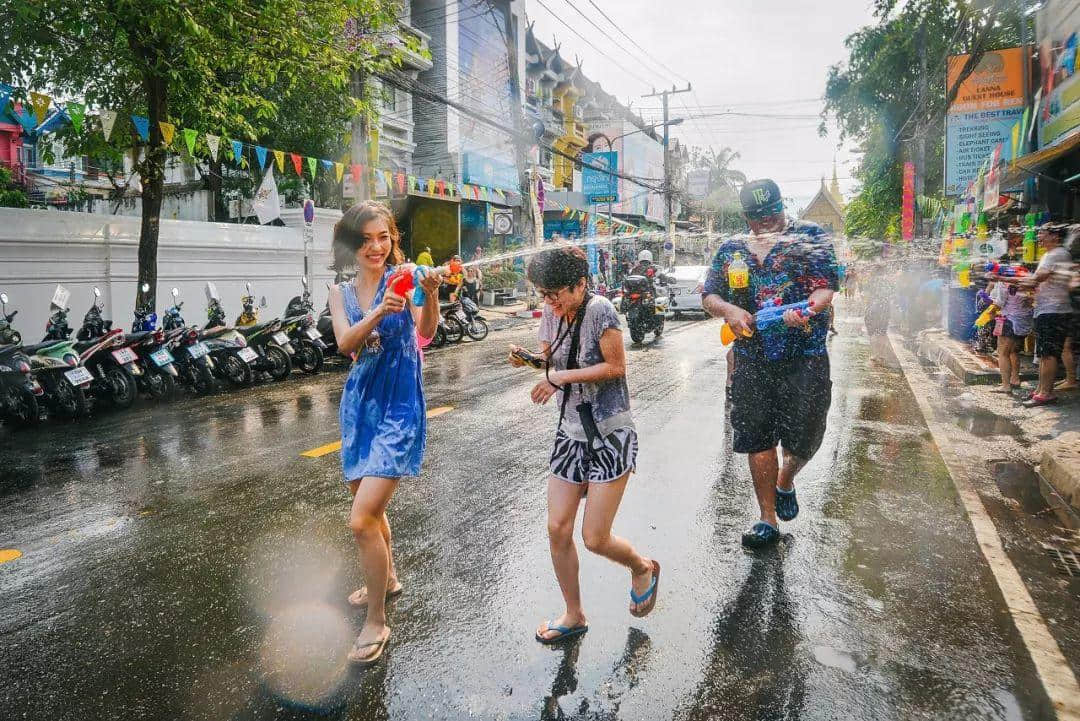 你有一份“湿身指南”等待领取 你有一份“湿身指南”等待领取