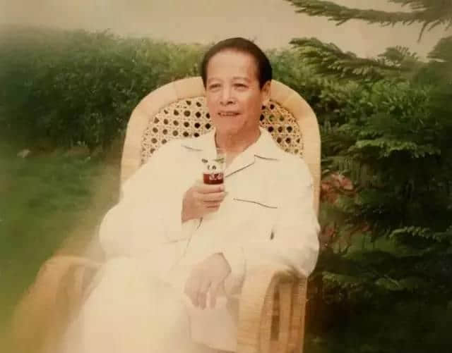 我系十足十嘅广州人,广州话系我嘅生产工具 我系十足十嘅广州人,广州话系我嘅生产工具