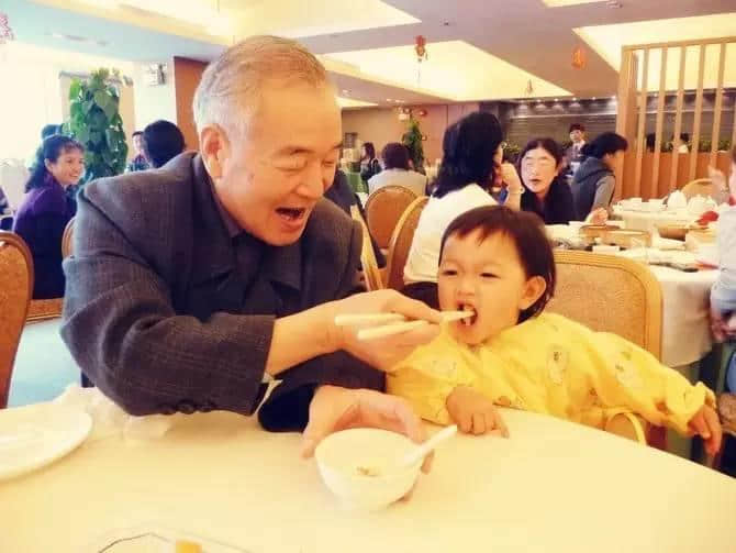 “为食猫”同“吃货”最大嘅唔同系在于境界 “为食猫”同“吃货”最大嘅唔同系在于境界