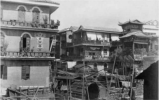 有人将广州所有百年老字号茶楼嘅旧相收集起身,用投影仪循环播放,细说广州饮茶文化 有人将广州所有百年老字号茶楼嘅旧相收集起身,用投影仪循环播放,细说广州饮茶文化