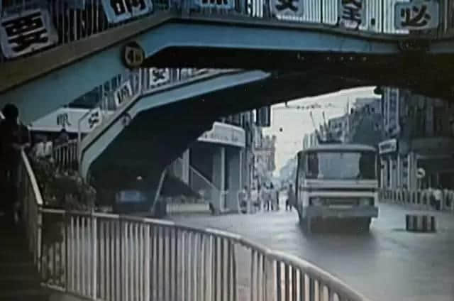 呢部系最早期嘅关于广州青年嘅电影,100%取景于广州! 呢部系最早期嘅关于广州青年嘅电影,100%取景于广州!