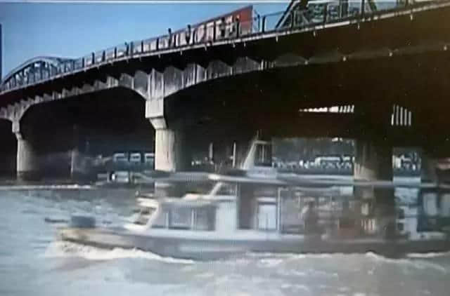 呢部系最早期嘅关于广州青年嘅电影，100%取景于广州！