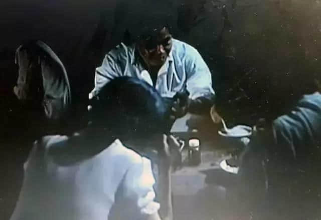 呢部系最早期嘅关于广州青年嘅电影,100%取景于广州! 呢部系最早期嘅关于广州青年嘅电影,100%取景于广州!