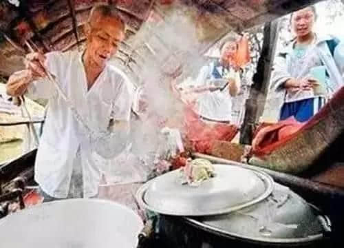 昔日艇仔粥:西关少爷嘅创业逆袭 昔日艇仔粥:西关少爷嘅创业逆袭