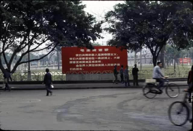 1972年嘅广州校园生活,当时啲学生哥能文能武! 1972年嘅广州校园生活,当时啲学生哥能文能武!