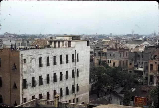 1972年嘅广州校园生活,当时啲学生哥能文能武! 1972年嘅广州校园生活,当时啲学生哥能文能武!