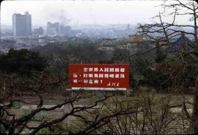 1972年嘅广州校园生活,当时啲学生哥能文能武! 1972年嘅广州校园生活,当时啲学生哥能文能武!