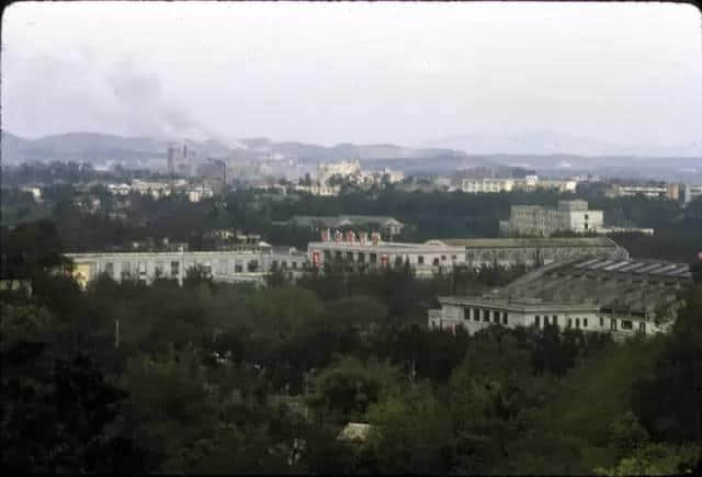 1972年嘅广州校园生活,当时啲学生哥能文能武! 1972年嘅广州校园生活,当时啲学生哥能文能武!