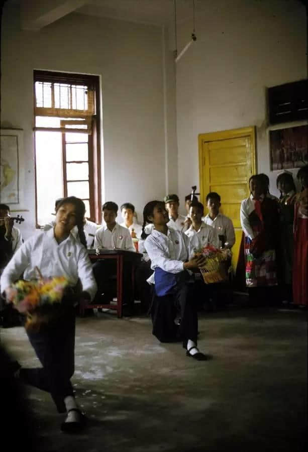 1972年嘅广州校园生活,当时啲学生哥能文能武! 1972年嘅广州校园生活,当时啲学生哥能文能武!