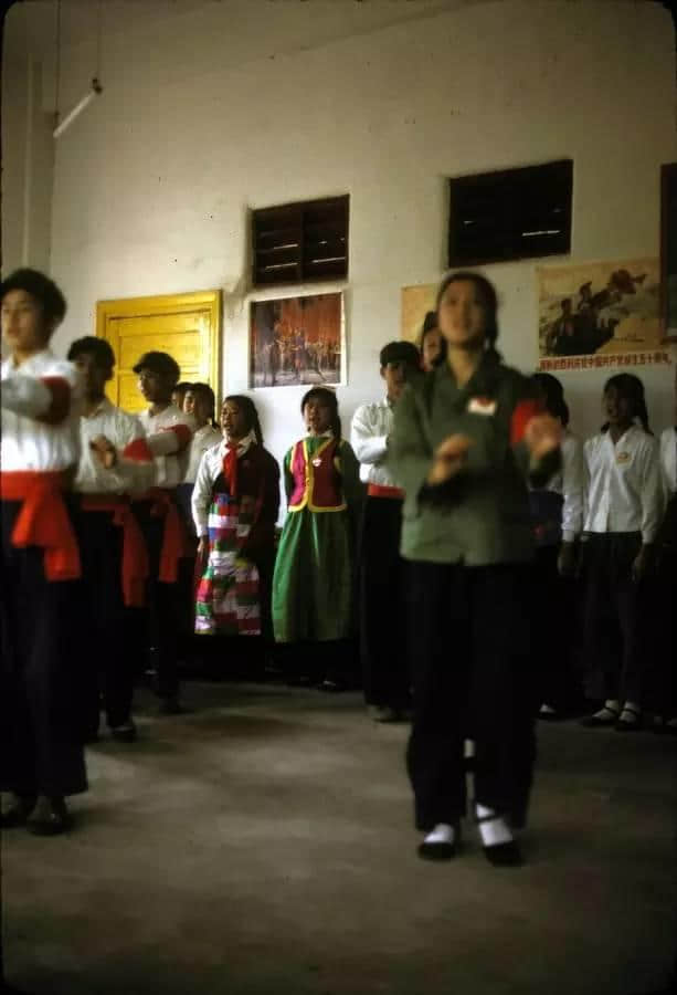 1972年嘅广州校园生活,当时啲学生哥能文能武! 1972年嘅广州校园生活,当时啲学生哥能文能武!