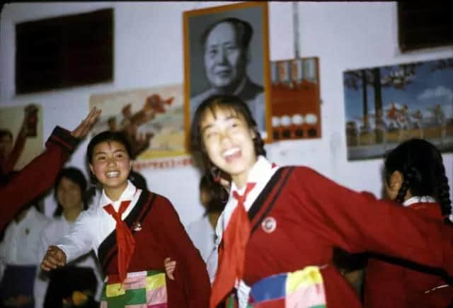 1972年嘅广州校园生活,当时啲学生哥能文能武! 1972年嘅广州校园生活,当时啲学生哥能文能武!