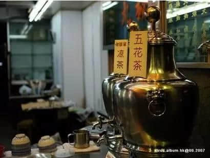 喺广东,冇一杯凉茶搞唔掂嘅事,如果有,就两杯! 喺广东,冇一杯凉茶搞唔掂嘅事,如果有,就两杯!