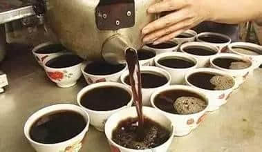 喺广东,冇一杯凉茶搞唔掂嘅事,如果有,就两杯! 喺广东,冇一杯凉茶搞唔掂嘅事,如果有,就两杯!