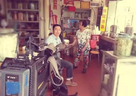 喺广东,冇一杯凉茶搞唔掂嘅事,如果有,就两杯! 喺广东,冇一杯凉茶搞唔掂嘅事,如果有,就两杯!