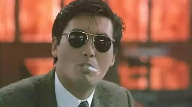 当周润发仲系票房毒药,吴宇森仲未摞最佳导演,呢部电影成就咗佢哋…… 当周润发仲系票房毒药,吴宇森仲未摞最佳导演,呢部电影成就咗佢哋……