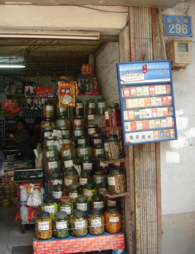 从“士多”讲起 :广州人平民化嘅生活方式 从“士多”讲起 :广州人平民化嘅生活方式