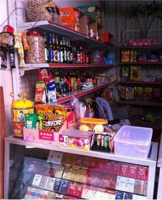 从“士多”讲起 :广州人平民化嘅生活方式 从“士多”讲起 :广州人平民化嘅生活方式