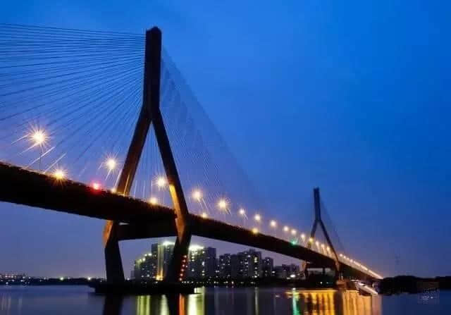 横跨珠江嘅大桥,每一座都系属于广州嘅回忆 横跨珠江嘅大桥,每一座都系属于广州嘅回忆