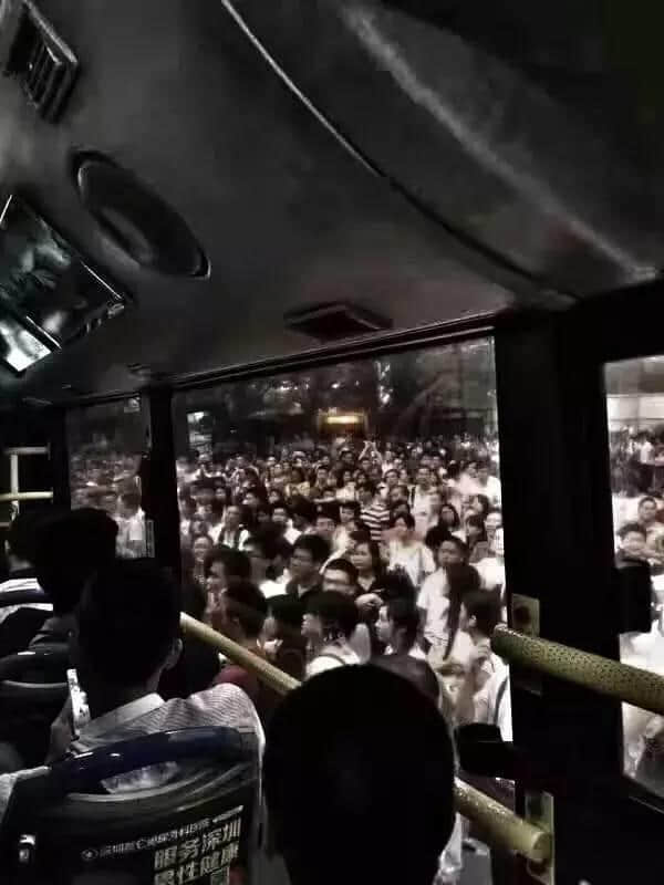 你以为系“妮妲”唔够力?系因为我哋广州有皇气罩住! 你以为系“妮妲”唔够力?系因为我哋广州有皇气罩住!