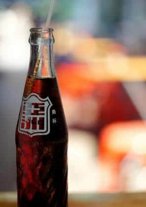 饮落似风油,闻落似皮炎平,但佢系广东人童年最爱嘅饮料。 饮落似风油,闻落似皮炎平,但佢系广东人童年最爱嘅饮料。