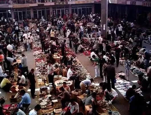 旧书墟、花墟、古董墟,呢啲“天光墟”你趁过未? 旧书墟、花墟、古董墟,呢啲“天光墟”你趁过未?