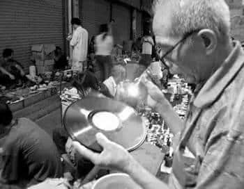 旧书墟、花墟、古董墟,呢啲“天光墟”你趁过未? 旧书墟、花墟、古董墟,呢啲“天光墟”你趁过未?