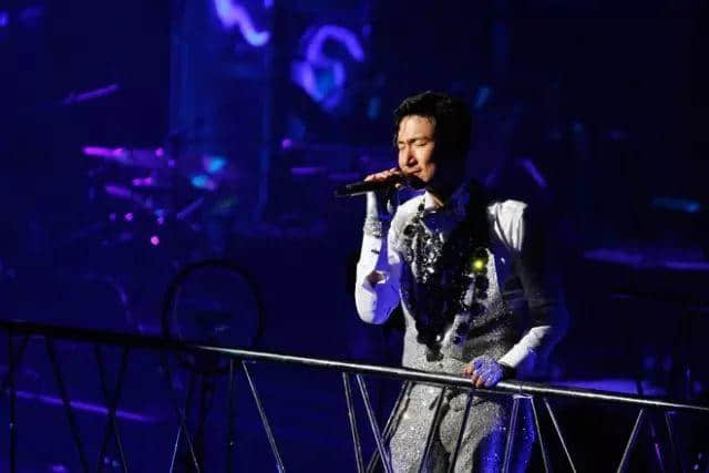 35年《十大劲歌金曲》歌单全部奉上,系时候换下歌单啦! 35年《十大劲歌金曲》歌单全部奉上,系时候换下歌单啦!