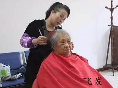 “插座”嘅粤语系咩?“灯泡”嘅粤语又系咩?再唔讲真系冇人识嘎啦! “插座”嘅粤语系咩?“灯泡”嘅粤语又系咩?再唔讲真系冇人识嘎啦!