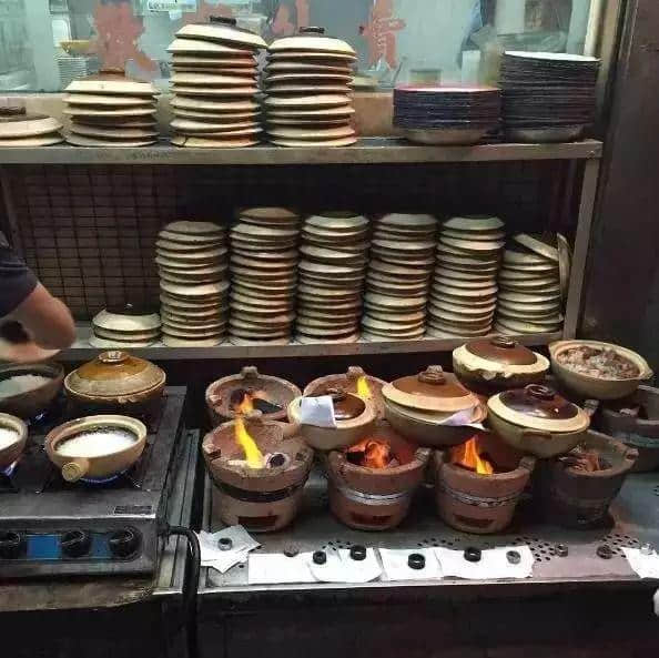 冬天比拥抱更温暖嘅,莫过于一煲腊味煲仔饭 冬天比拥抱更温暖嘅,莫过于一煲腊味煲仔饭