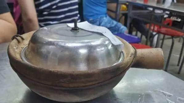 冬天比拥抱更温暖嘅,莫过于一煲腊味煲仔饭 冬天比拥抱更温暖嘅,莫过于一煲腊味煲仔饭